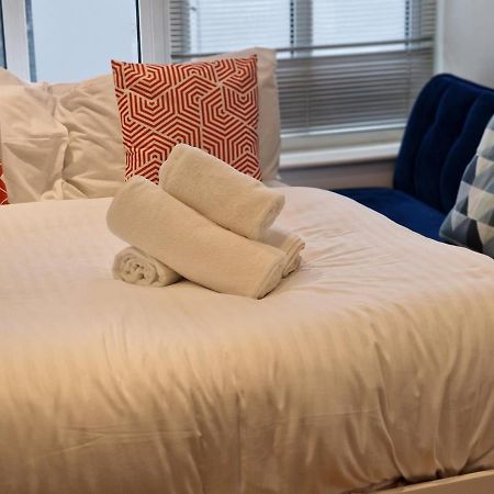 Lovely 1-Bed Apartment In לונדון מראה חיצוני תמונה