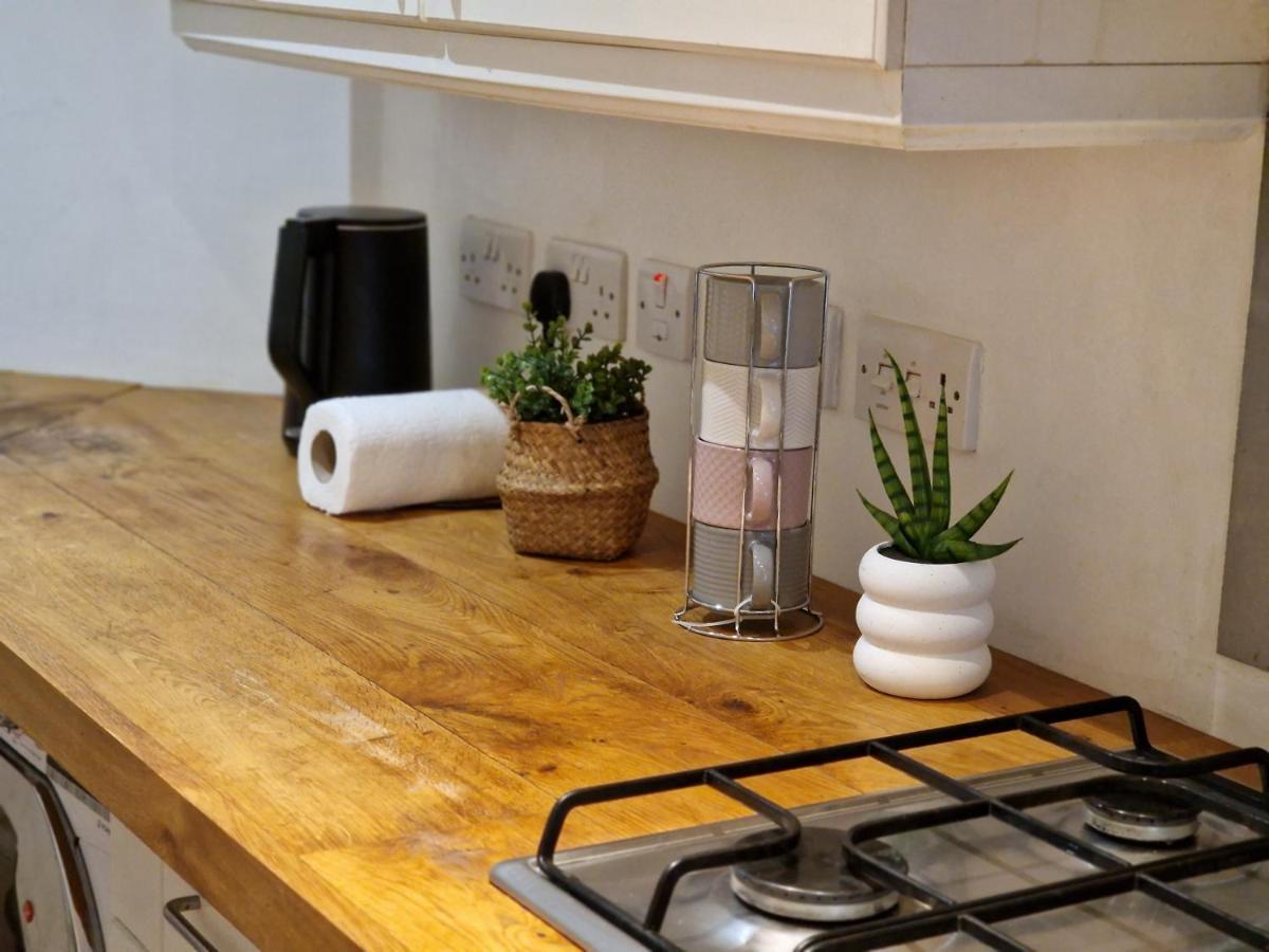 Lovely 1-Bed Apartment In לונדון מראה חיצוני תמונה